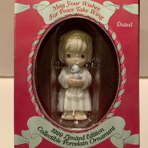 1999 PRECIOUS MOMENTS ANGEL W/ BIRD ORNAMENT.